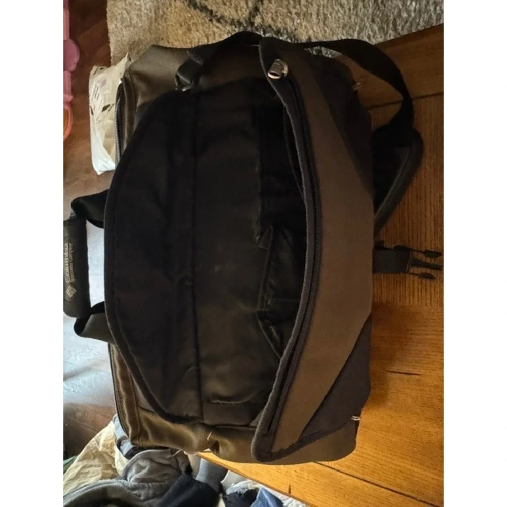 Columbia Sportswear Seascape Gatemouth Duffel Bag Olive Green Black Carry On
